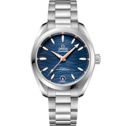 Quadrante blu soleil dell’Omega Seamaster Aqua Terra 34 mm con indici a bastone rodiati, lancette sfaccettate e datario a ore 6